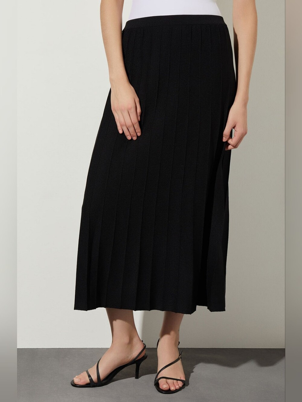 Ming Wang Pleated Soft Knit Maxi Skirt Size Medium Black Accordion Minimalist
